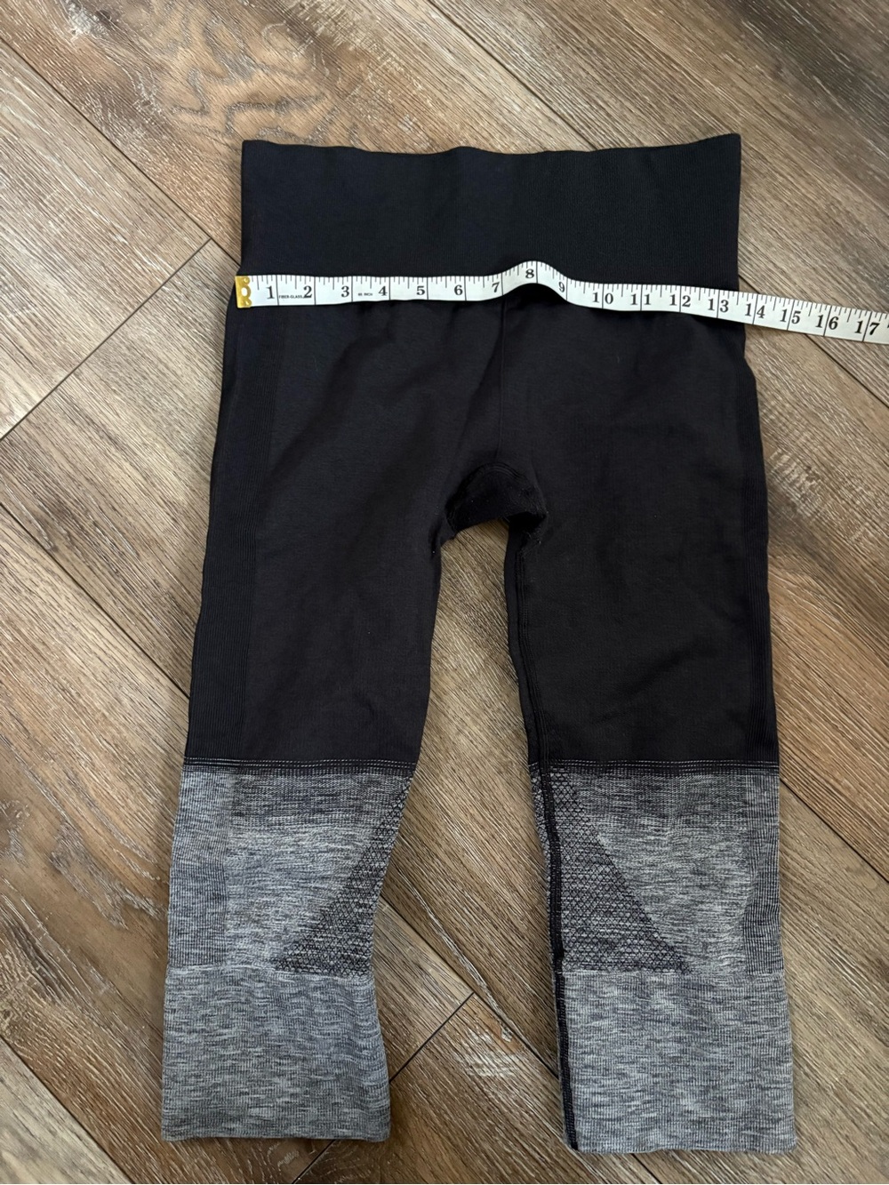 Lululemon seamlessly street crop leggings women's 6 black gray ombré cropped